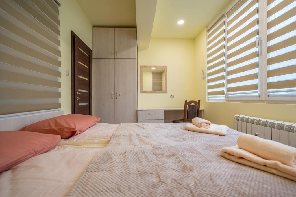 Top Location Central New & Spacious 3 Bdr Apt Medical Academy Sofia Eksteriør bilde