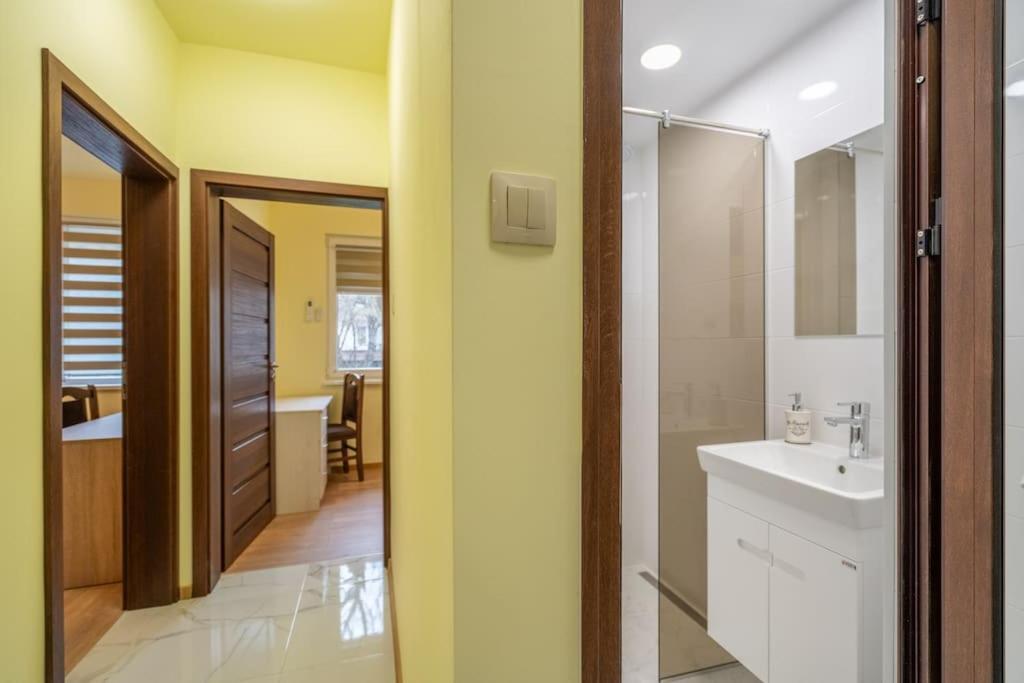 Top Location Central New & Spacious 3 Bdr Apt Medical Academy Sofia Eksteriør bilde